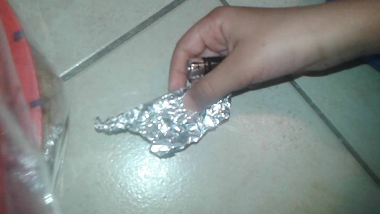 Se Bruler Avec Une Pile Et De L Aluminium Youtube