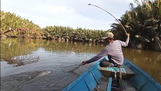 As if dreaming of fishing, Strike repeatedly in one spot #Bamboo fishing rod