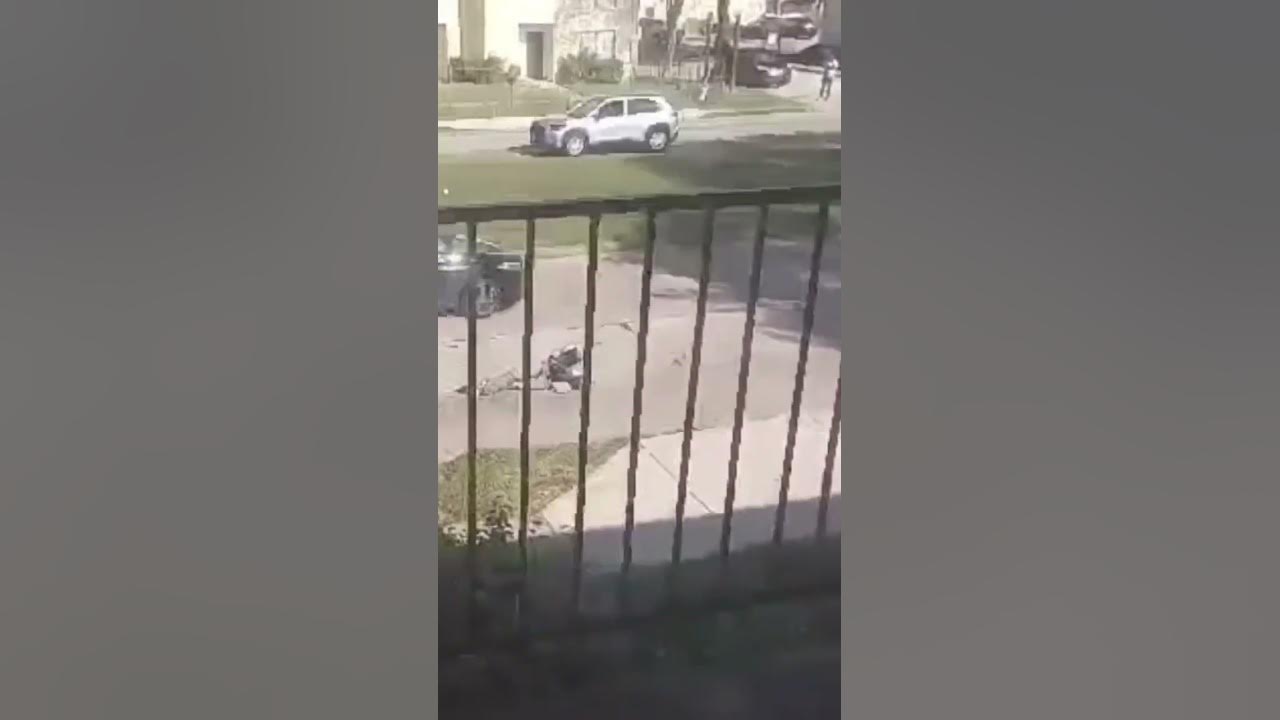 Tidwell between Bingle and Antoine. In front of Los Pinos Verde