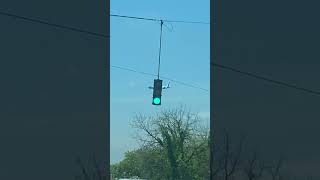 Plane flying so low in Sync with traffic 📲📱🚦lifht😱📱📱 #viralvideo #automobile #squawkonthest🙃