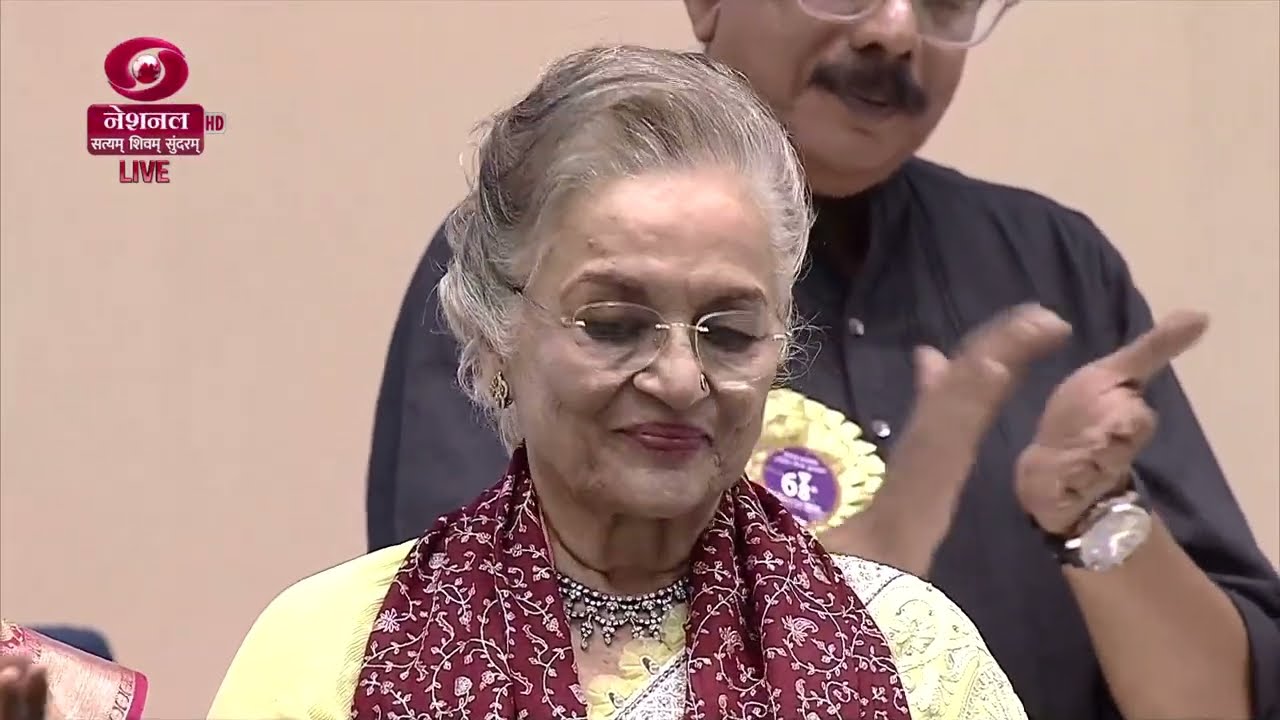 Actress Asha Parekh receives Dadasaheb Phalke Award at 68th #NationalFilmAwards ceremony