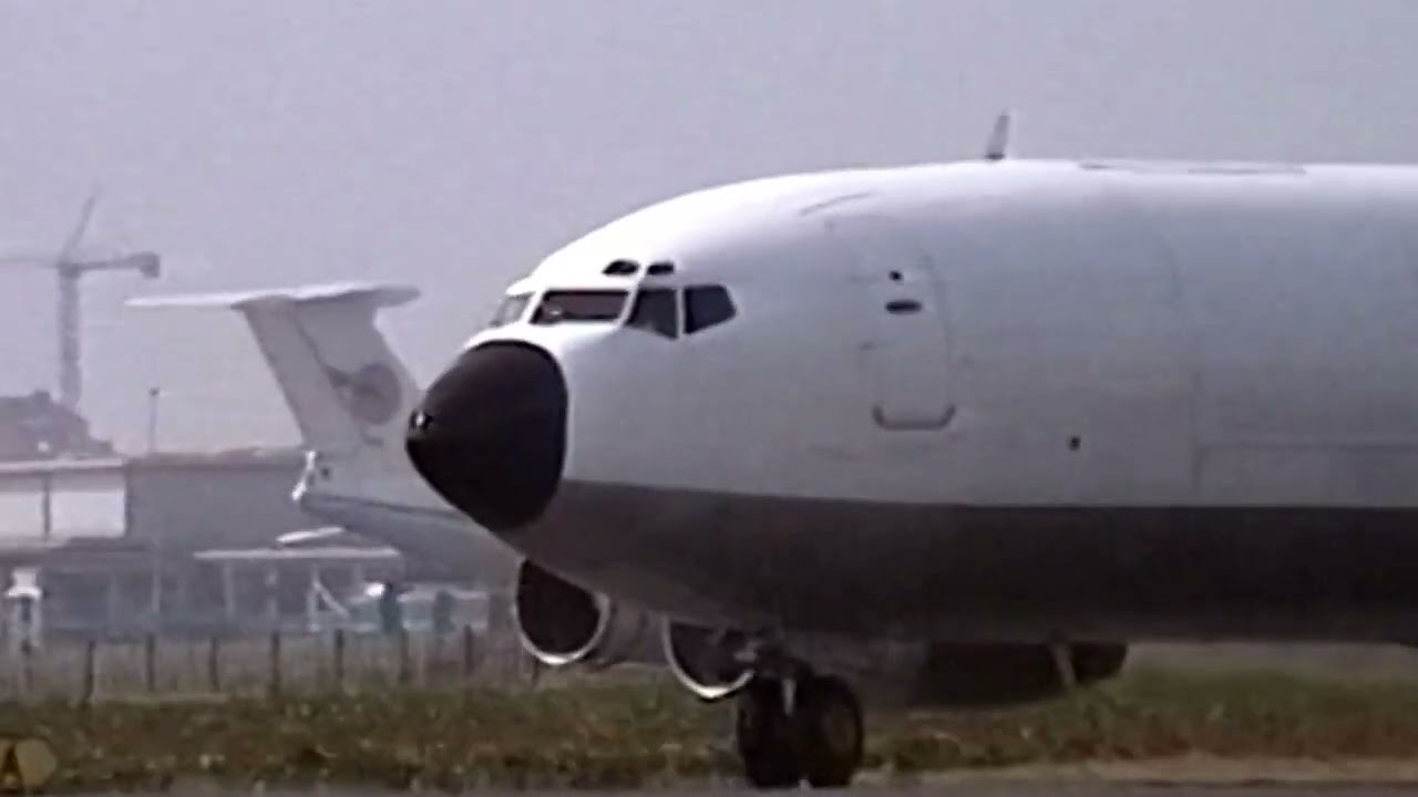 High pitch scream , early vintage jetliners sounded like this Boeing 707  YR-ABA & OD-AGX , EBOS