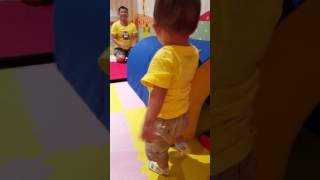 2017062512南紡夢時代遊戲愛樂園，小兒過隧道(1y5m5d)