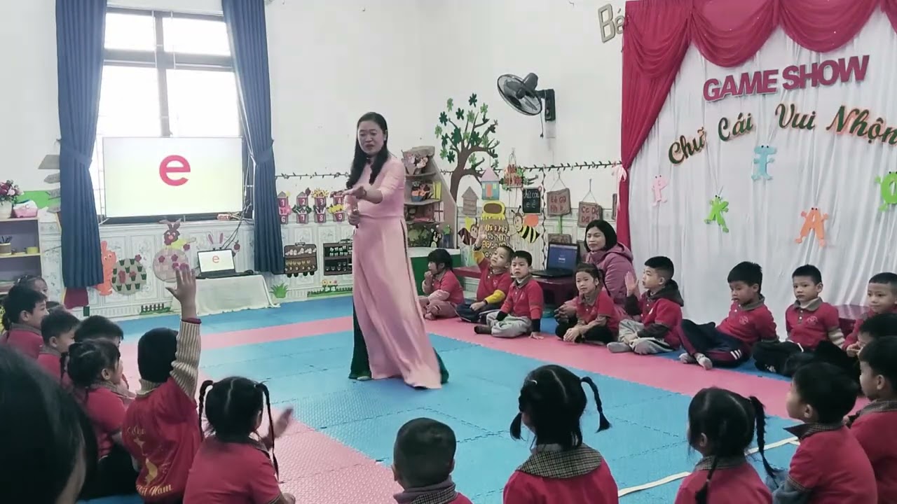 Hoạt động làm quen với chữ cái. Ứng dụng công nghệ số