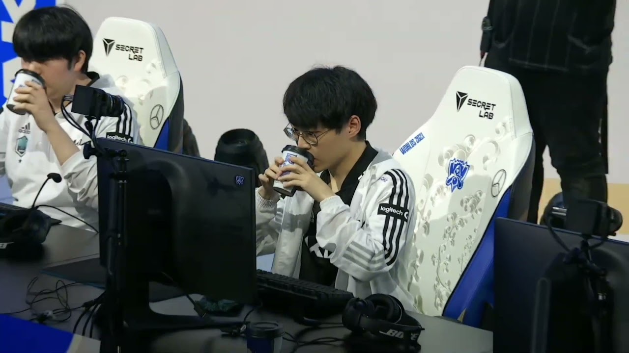 DK dominates EDG in game 2 | DK vs EDG Game 2 | Finals Worlds 2021