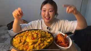 부드럽고 살짝 매콤한 한국식 카레와 시원하고 아삭한 배추김치 먹방 / spicy Korean curry and kimchi mukbang