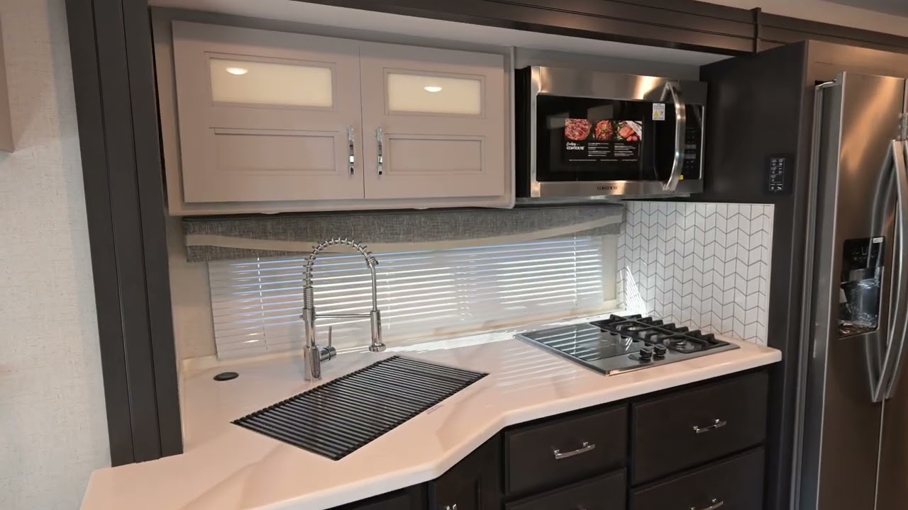 2026 THOR MOTOR COACH PASADENA 38XL 20K - OFF GRID & Desert