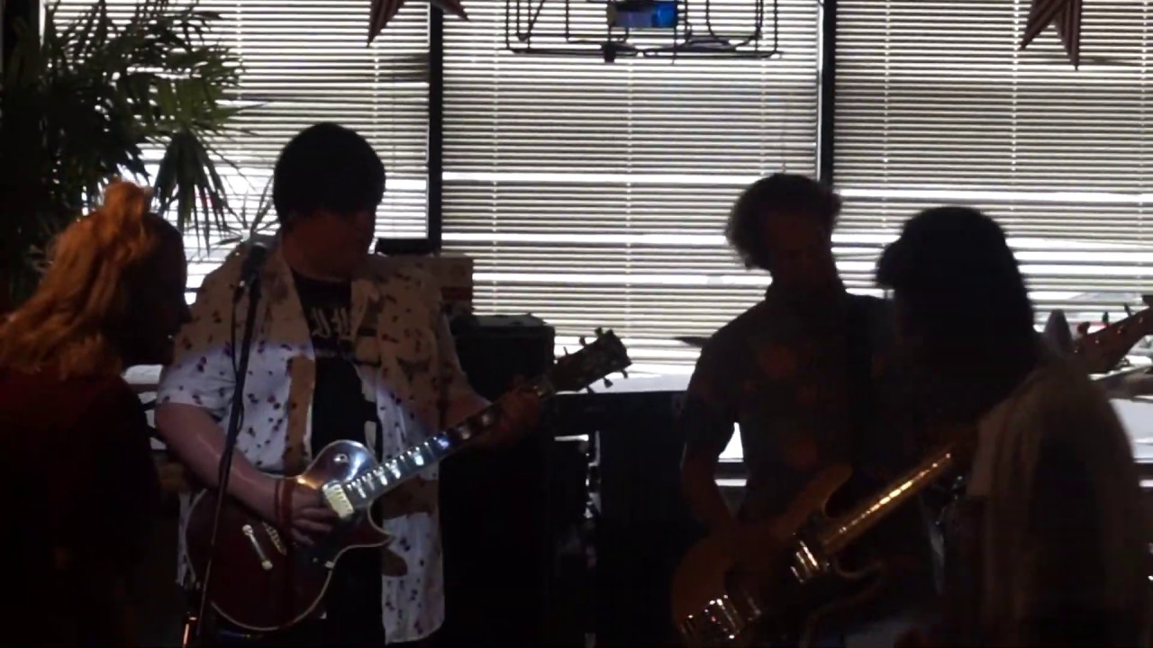 在 YouTube 上观看 XLII + One Foot In The Grave - Deep Rest - Raven Inn 06/15/19