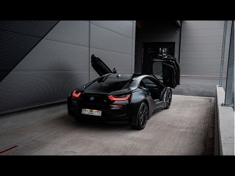 BMW i8 - BLACK Edition - THE CAR LOFT