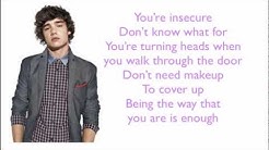 One Direction-What Makes You Beautiful-Lyrics and Pictures - Durasi: 3:28. One Direction-What Makes You Beautiful-Lyrics and Pictures - Durasi: 3:28.