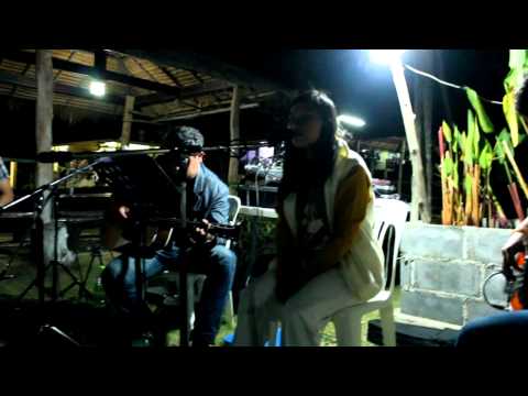 จดหมายจากพระจันทร์ by น้องสตางค์ and Torn Banjo&friends @ Music on the hill