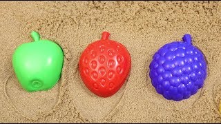 Учим английский язык с детьми Изучаем цвета на английском играя в песочнице с формочками фруктов
