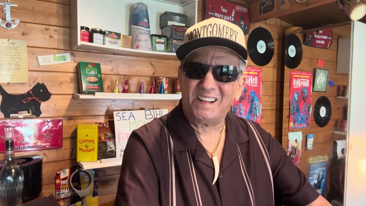 مدير قناة طوحفة شوهة يدافع عن القوادة سوكينة والشيخ الشيطان المجرم الفيزازي يدخل في ما لا يعنيه