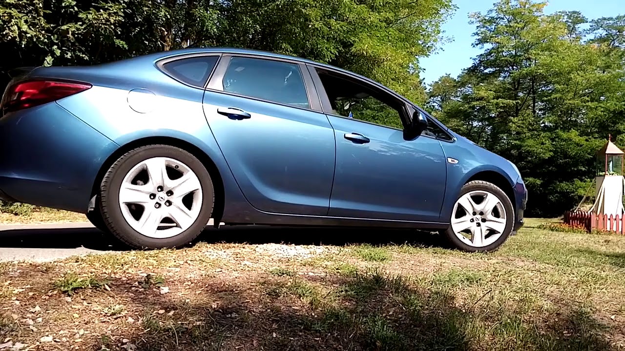 Opel astra j sedan