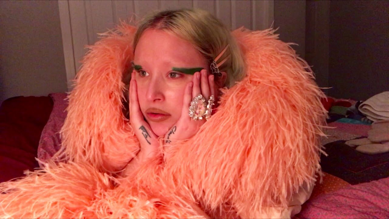 Living at my moms for 2 weeks & filming my descent into madness