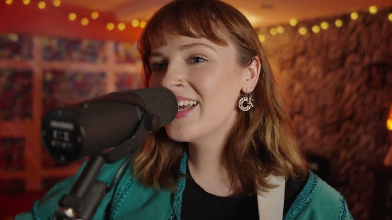 Pais Dinogad Rendition - Mari Mathias (Foxy Roxie's Sessions)