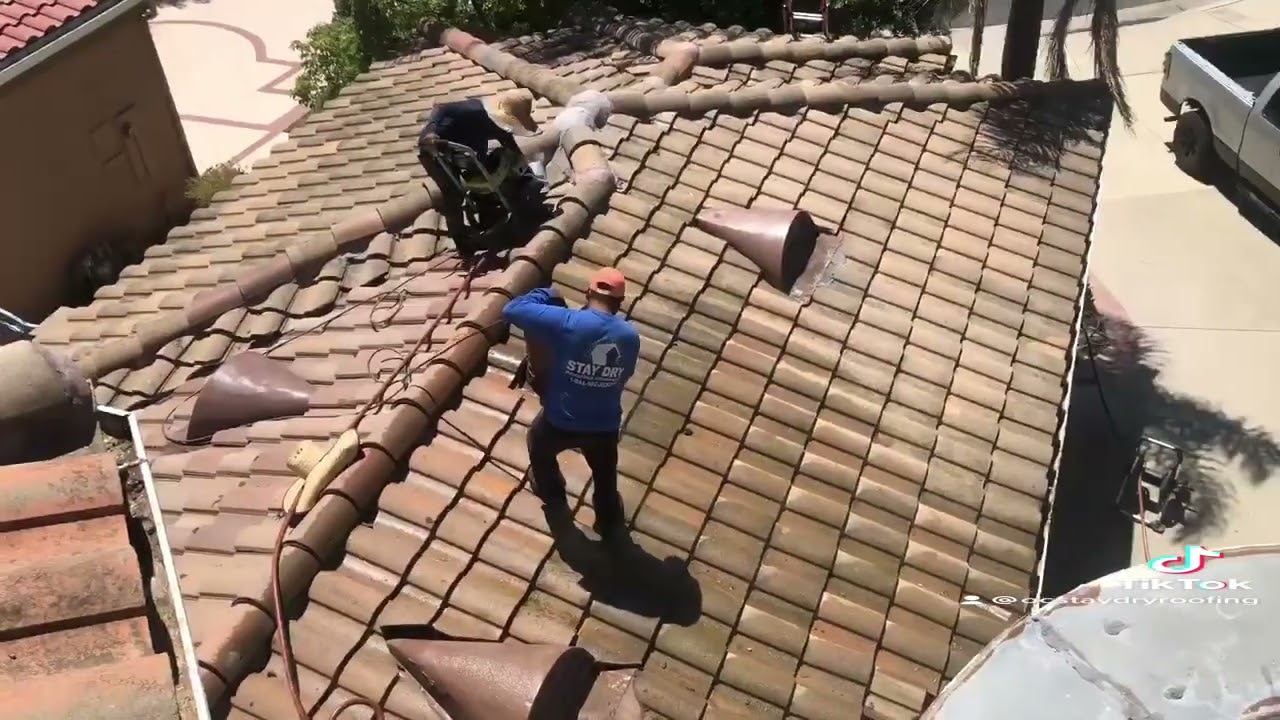 Lake Forest, CA Roof Cleaning Service Roof Maintenace Roofing Repairs Local Contractor 949-478-LEAK