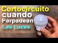 Peligro de cortocircuito cuando parpadean las lámparas