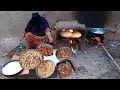 وقفه انا والحاجه على الباب ولقيت الجيران كلهم بيجروا جرينا وراهم لقينا الخير بيوزعوا ببلاش لكل الناس
