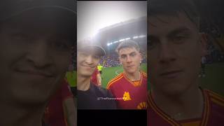 Il selfie con Dybala del tifoso a Udinese-Roma