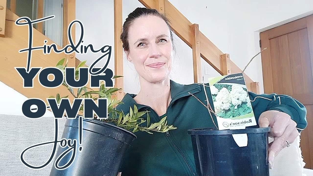 SMALL GARDEN MAKEOVER // CHOOSING PLANTS // FINDING THINGS THAT BRING JOY // FAITH HOPE & LAUNDRY