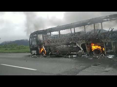 Ônibus que pegou fogo na BR-277
