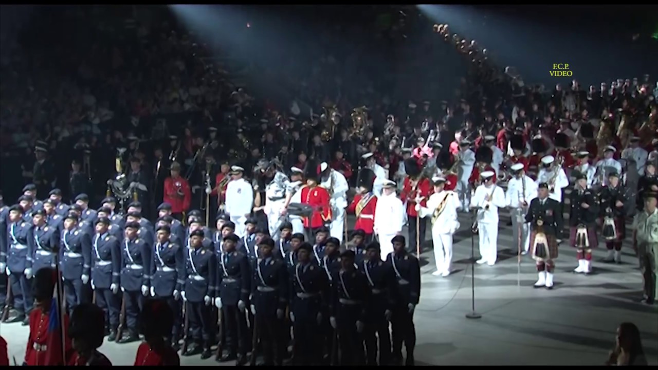 IL BERSAGLIERE CAPOFANFARA ALEX BERTOCCHI DIRIGE IL FLIK FLOK A 200 MUSICISTI STRANIERI