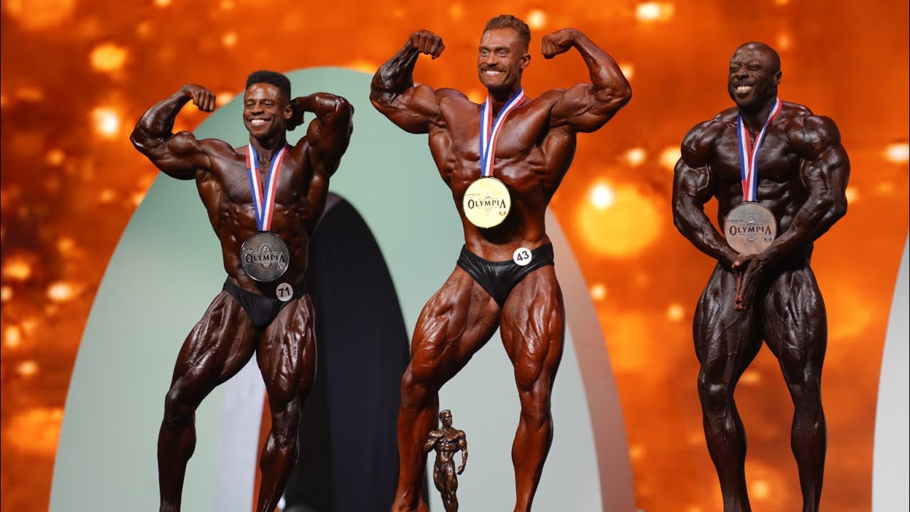 Менс классик. Мистер Олимпия 2021 Классик физик. Chris Bumstead Мистер Олимпия. Mr Olympia 2022 Классик физик.