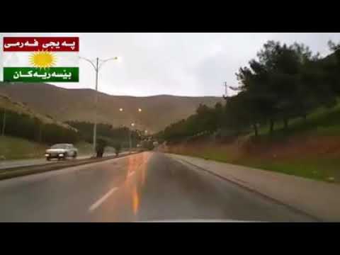 دەستی هێنا نایە ناو دەستم بە غەمزە و نازەوە