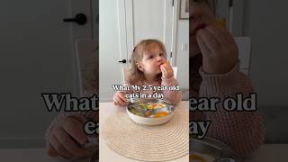 What my toddler eats in a day #mom #momlife #motherhood #sahm #toddlers
