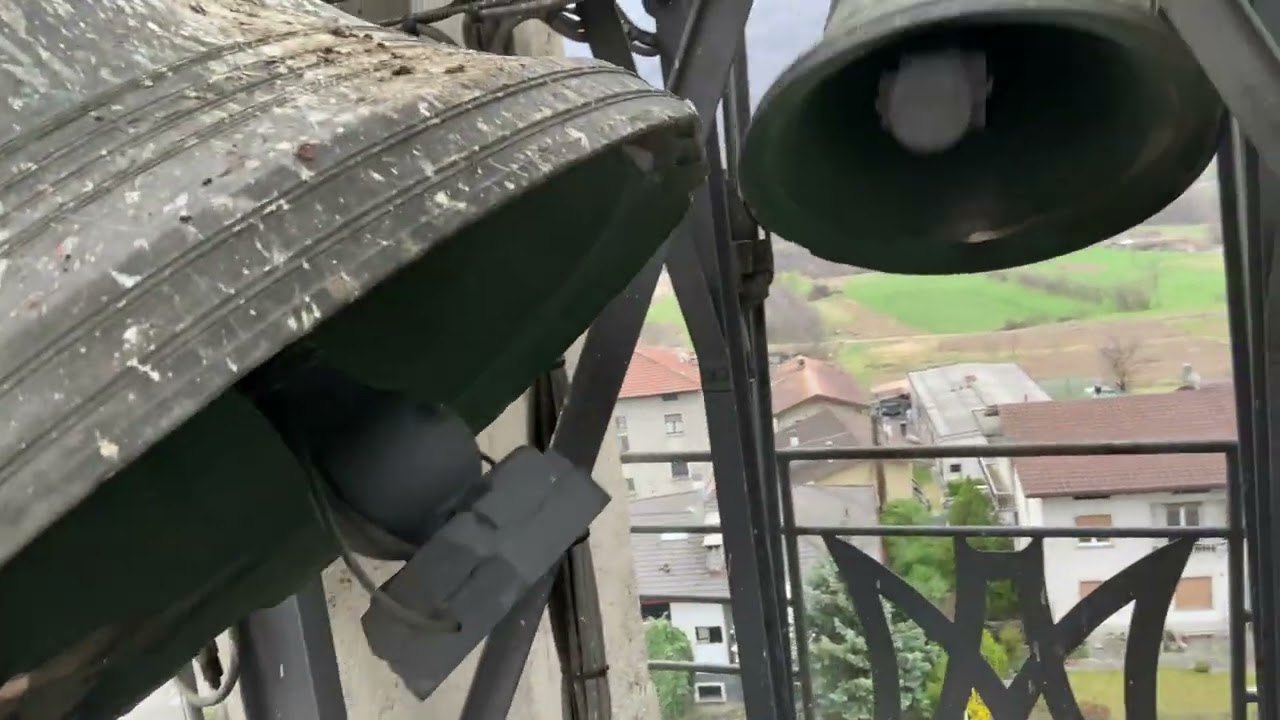 Колокола святилища, посвященного Святой Марии Снежной и Святому Карлу в Кьюро (Италия)