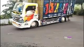 STORY WA TRUK OLENG MUAT KAYU GASRUK
