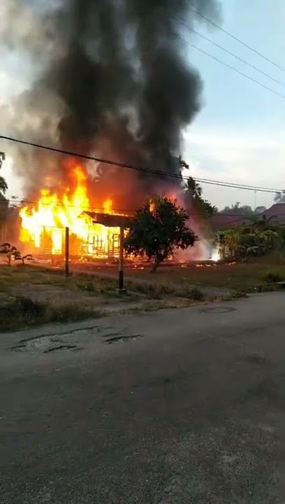Kabel listrik rumah terbakar 😭