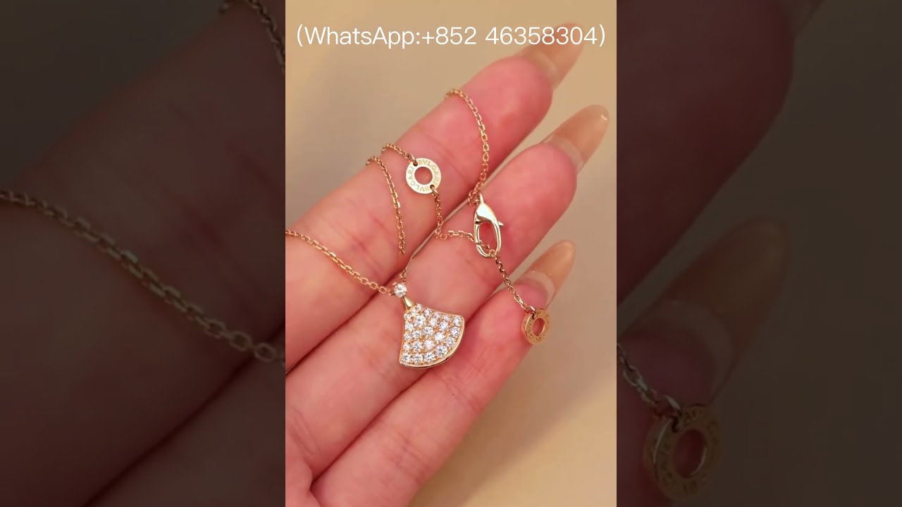 Buglari Divas’ Dream Necklace with Pendant in 18 kt Rose Gold 