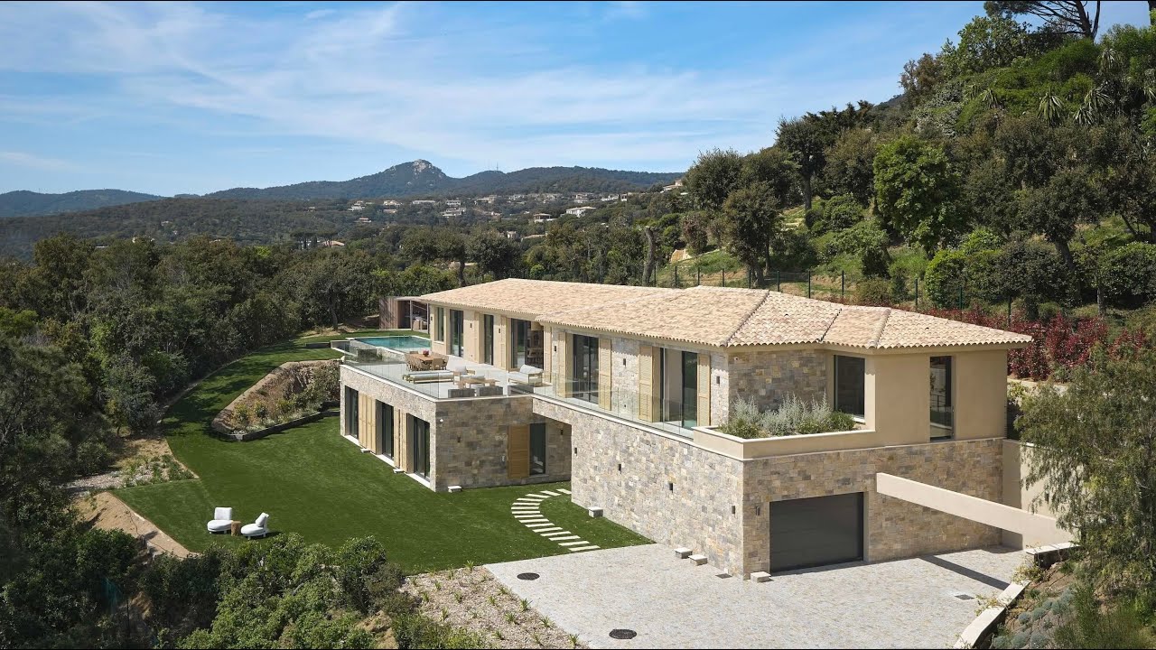 Luxury villa facing Saint-Tropez