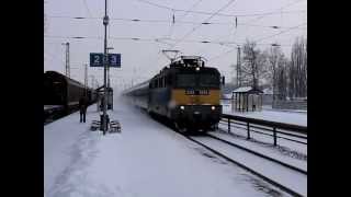 V43 1215 cu IC 767 trece prin Monor