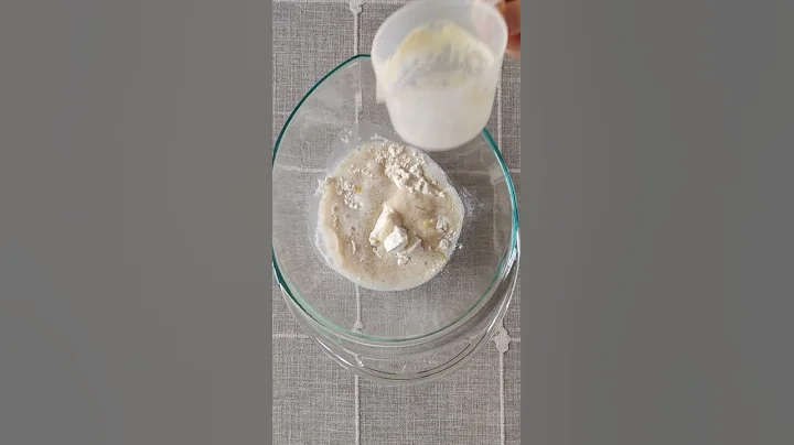 How I Make 10 minute Pizza Dough at Home / No Kneading! Easy and Fast / shorts