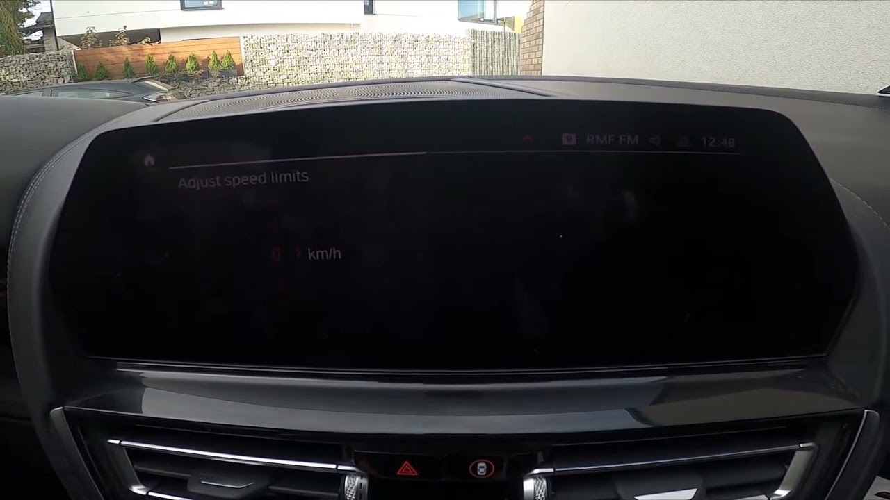 Wie finde und verwalte ich die Instrumentencluster-Einstellungen im BMW 8er II (2018–heute)?