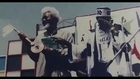 Lagos @ 50: Asiwaju Bola Ahmed Tinubu presenting keys to city to Professor Wole Soyinka #FBF