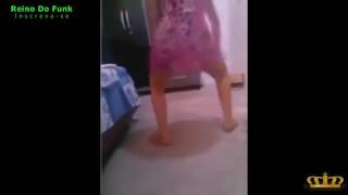 Novinha Gostosa Dançando Funk De Vestido Mostrando A Calinha