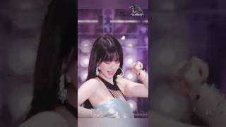 Karina Draws Attention For Her Wardrobe Problem And Her Surprised Reaction