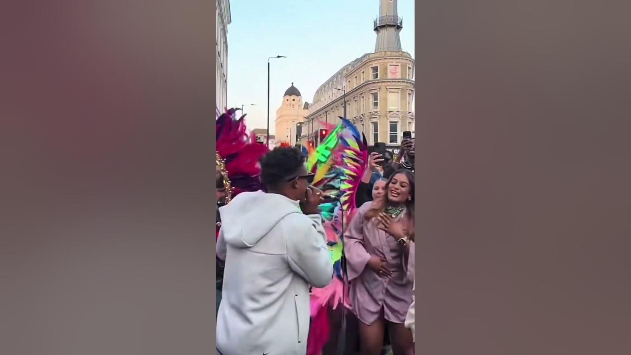 Yung Bredda sings Greatest Bend Over with fans ✨💃🏾