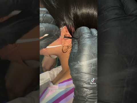 Video: Hur man genomborrar din egen tragus: 14 steg (med bilder)