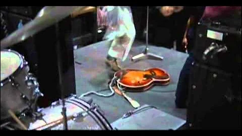 Jeff Beck smashes guitar  Yardbirds 1966