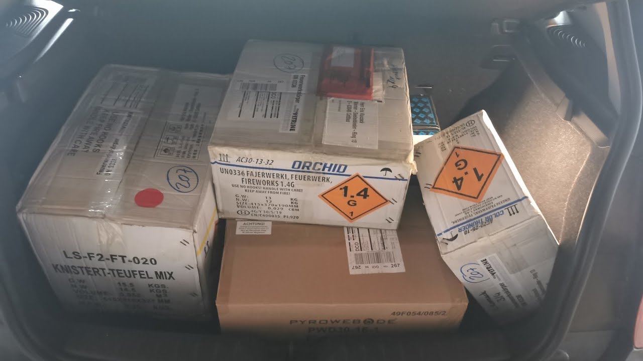 Unboxing Feuerwerksvitrine 2023