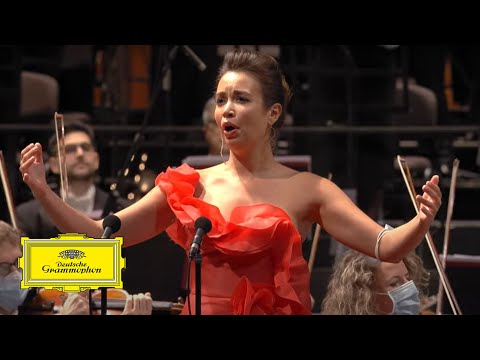 Nadine Sierra – Donizetti: Lucia di Lammermoor, Act 3: 'Ardon gl’incensi. Spargi d’amaro pianto'