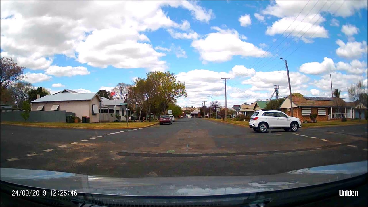 58 Driver Fails To Give Way - YouTube