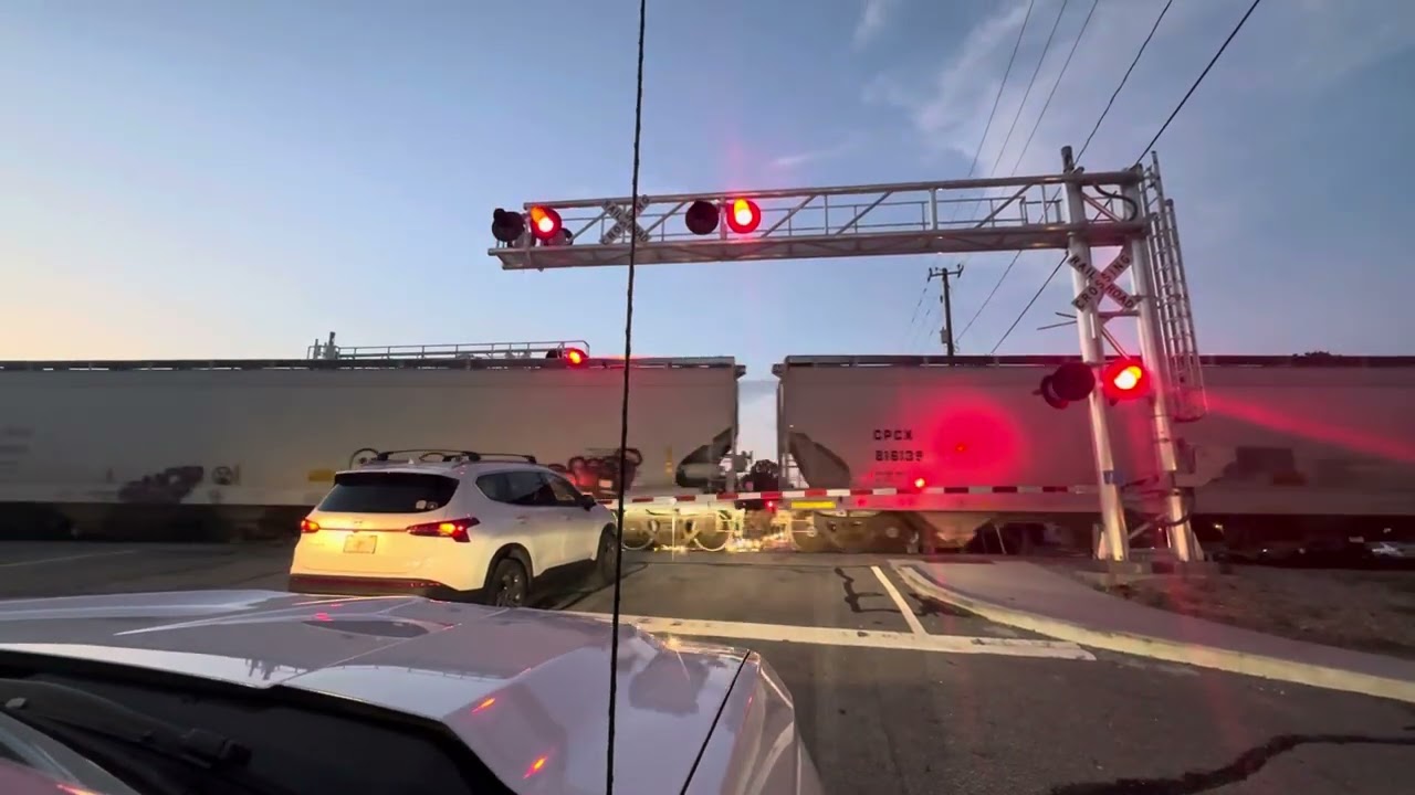 CSX M606 slowing down through Auburn, Al