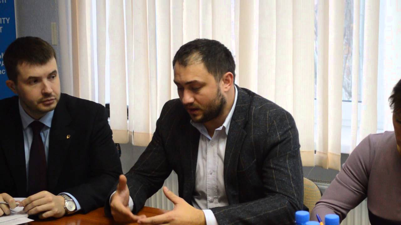 Максим Невенчанный на круглом столе times herald record