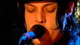 Video thumbnail of "The White Stripes - Seven Nation Army live"